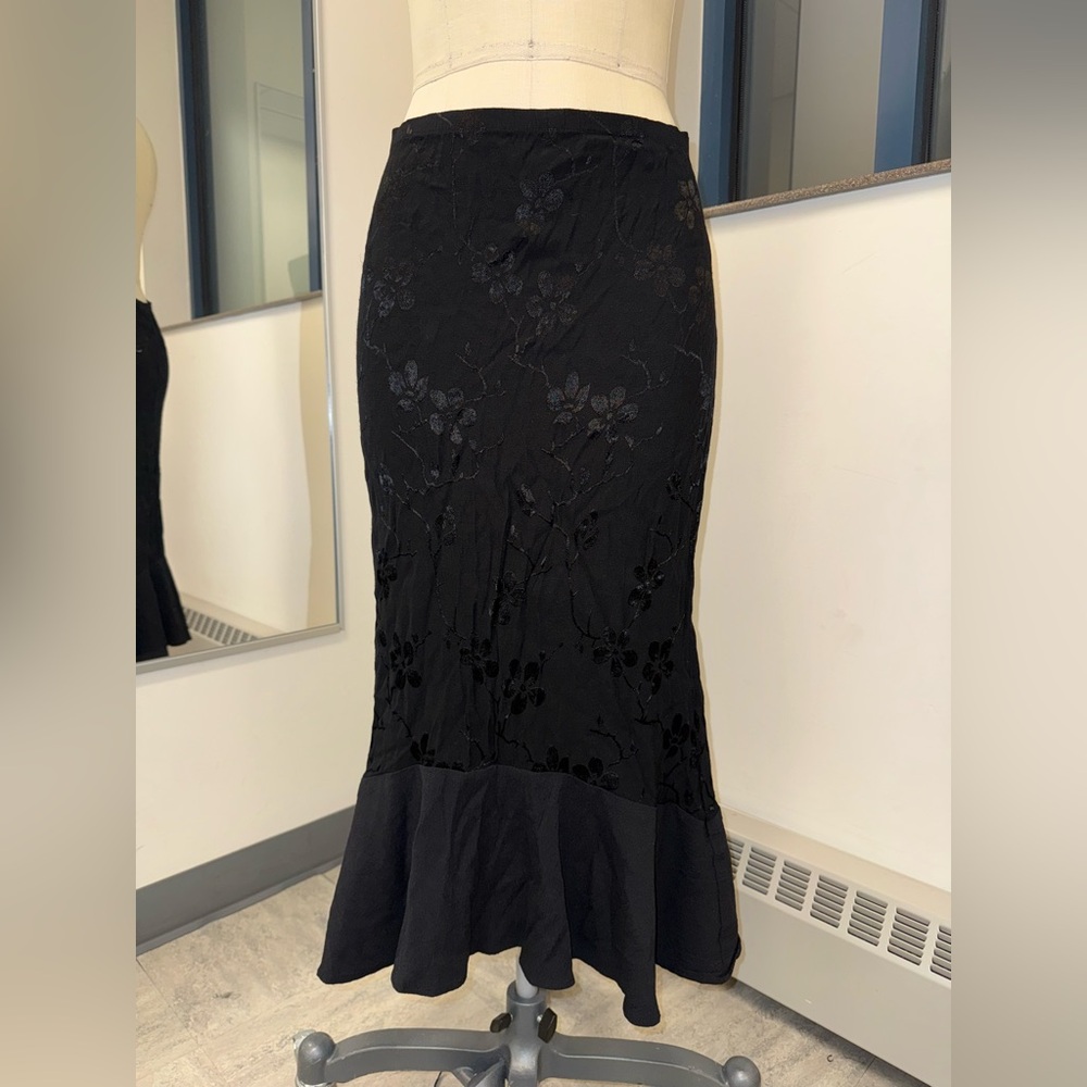 Elegant Black Floral Midi Skirt